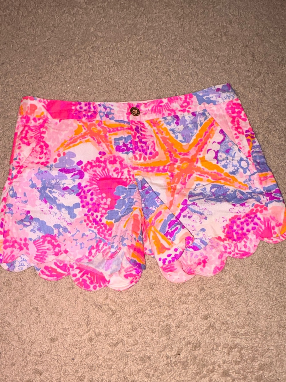 Lilly Pulitzer buttercup scalloped shorts in “Bohemian beach”